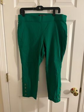 New York Clothing Emerald Green Cropped Button-Hem Pants